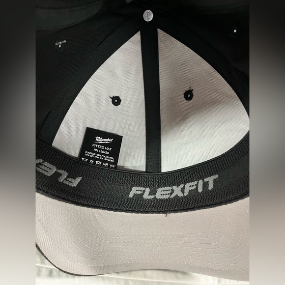 Milwaukee FlexFit Black Fitted Baseball Cap, L/XL - Picture 6 of 9